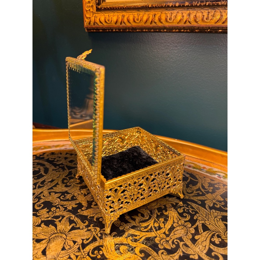 Vintage Gold Filigree Jewelry Casket with Glass Lid & Velvet Interior - Picture 8 of 17